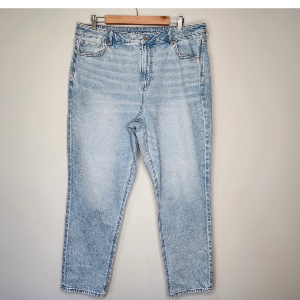 American Eagle Strigid Mom Jean Light Wash High Rise Denim 16R